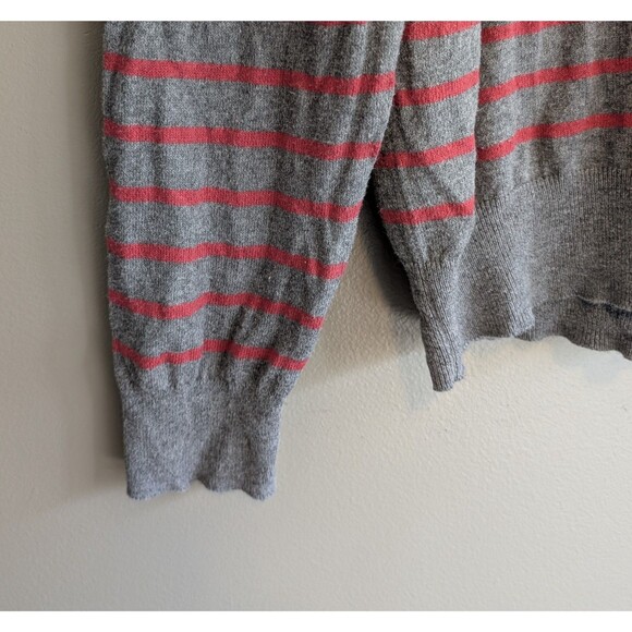 Gap Size Medium Lightweigh Sweater Mens V-neck Red Gray Pullover Striped Cotton - Picture 3 of 5